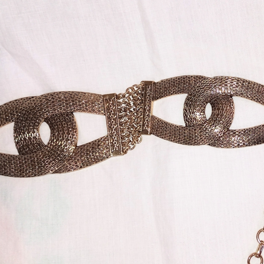 Chico's Antiqued Gold Tone Mesh Chain Belt Adjustable - Picture 2 of 9